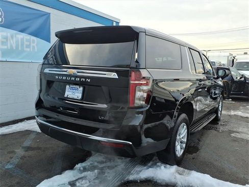 Used 2024 Chevrolet Suburban LT image 6