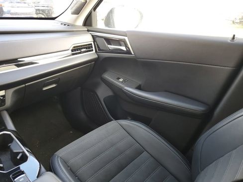 Used 2025 Mitsubishi Outlander SE FWD image 11