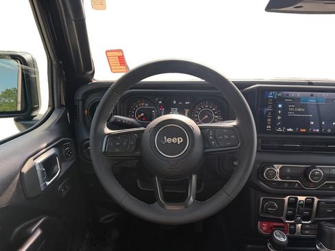 Used 2026 Jeep Gladiator Mojave AWD/4WD image 12