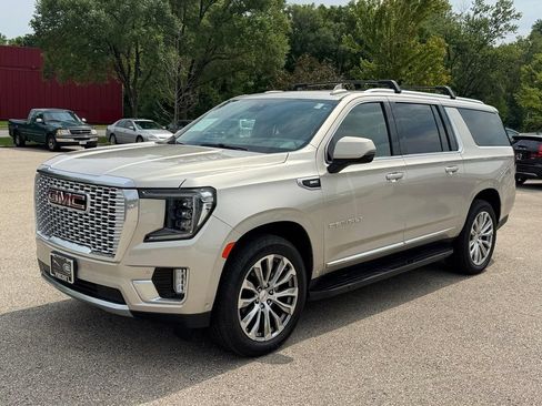 Used 2023 GMC Yukon XL Denali w/ Advanced Technology Package AWD/4WD image 1