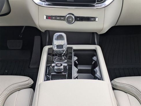 New 2026 Volvo XC90 T8 Ultra w/ Protection Package Premier image 24