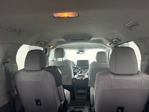 Used 2022 Toyota Sienna LE FWD image 10