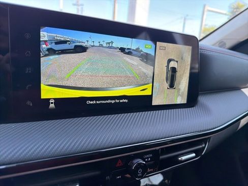 Certified 2025 Nissan Kicks SR image 14