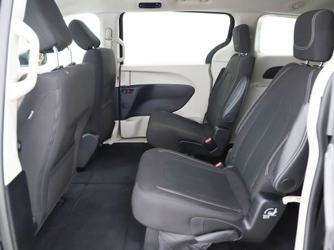 Used 2024 Chrysler Voyager LX image 13