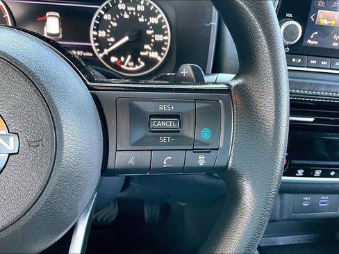 Used 2022 Nissan Rogue SV FWD image 11