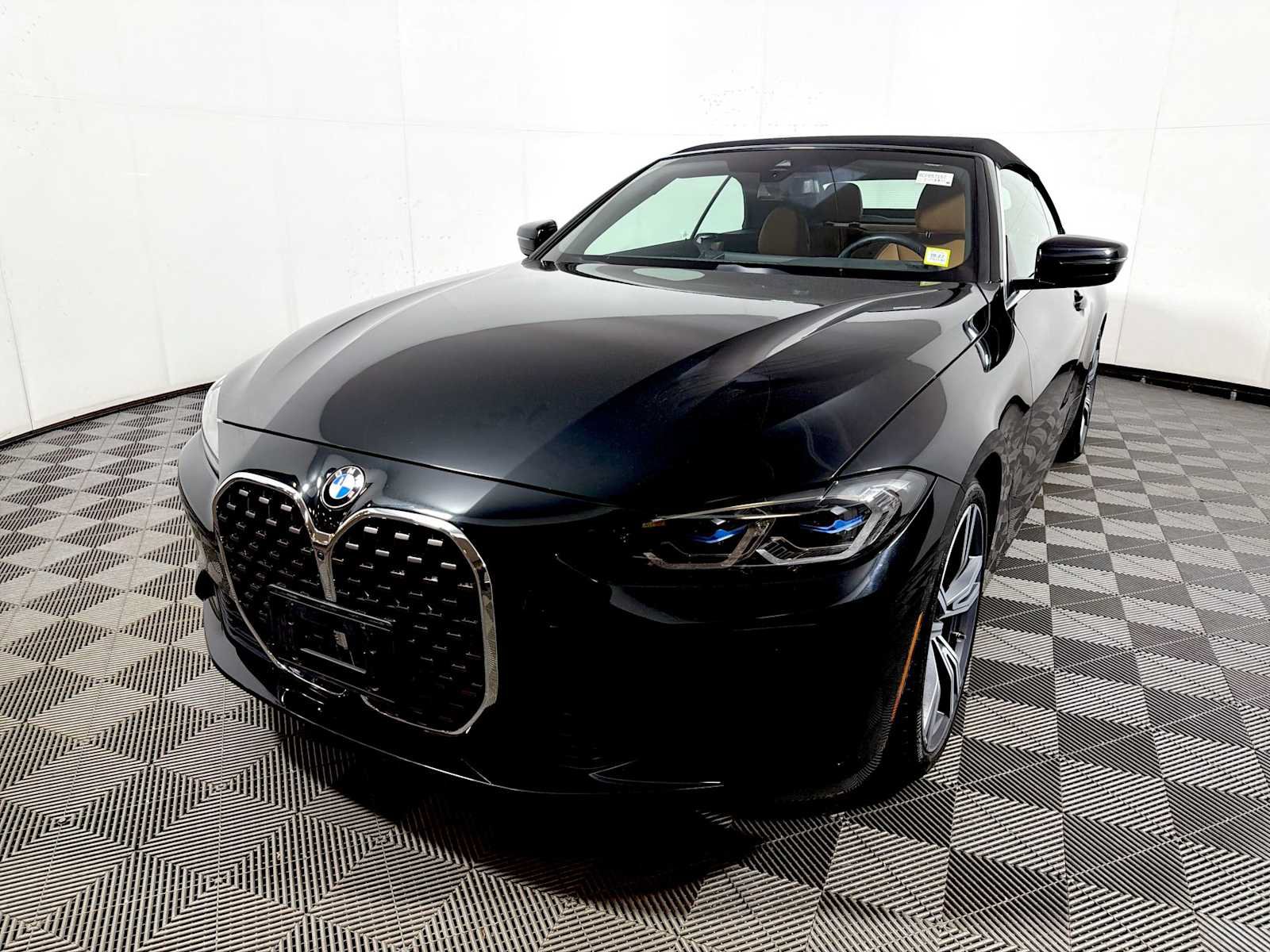 Used 2024 BMW 430i xDrive Convertible w/ Premium Package AWD/4WD image 3