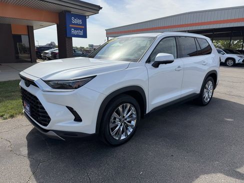 Used 2025 Toyota Grand Highlander AWD image 48