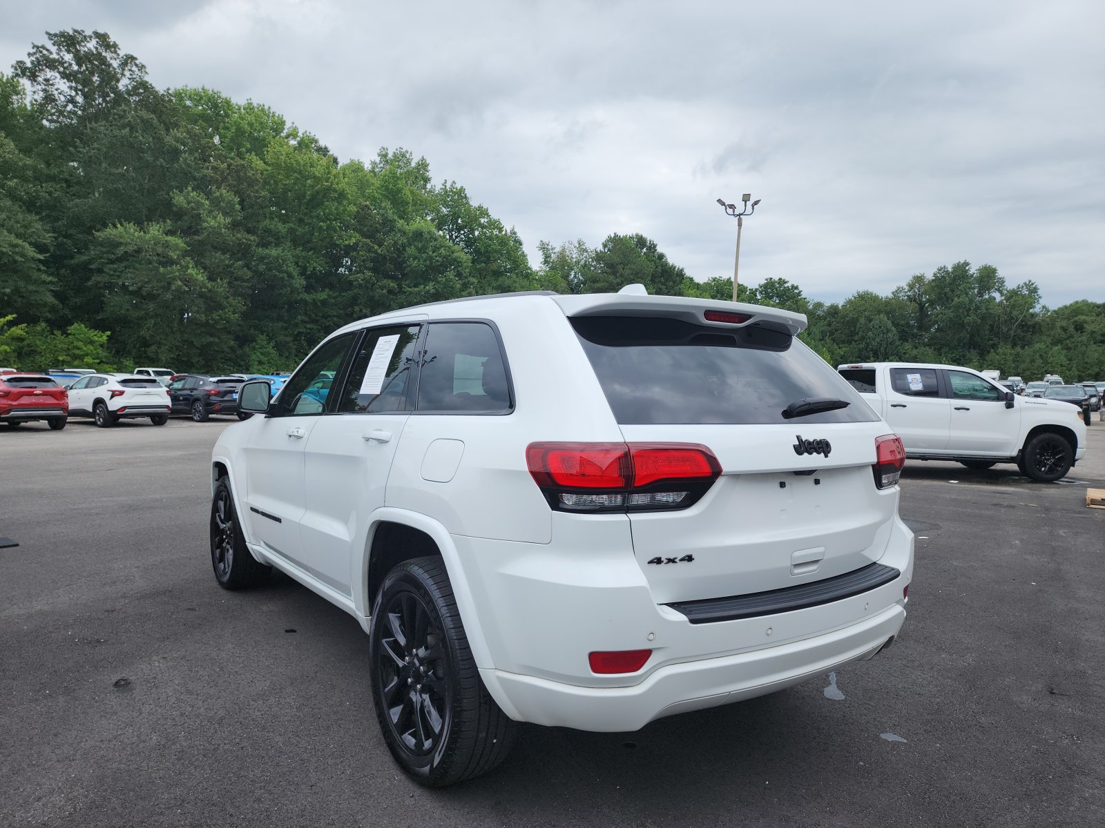 Used 2022 Jeep Grand Cherokee Laredo X AWD/4WD image 3