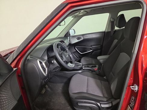 Certified 2025 Kia Soul LX w/ LX Technology Package FWD image 11