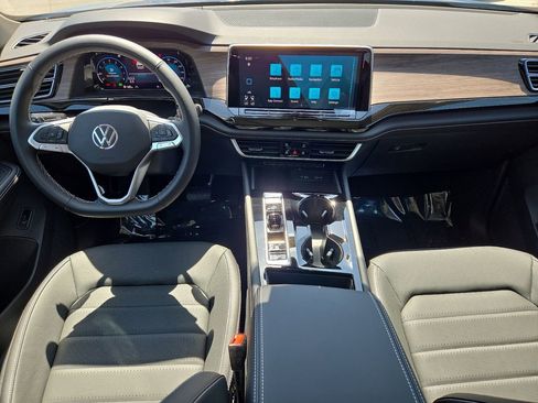 Used 2025 Volkswagen Atlas SEL image 18