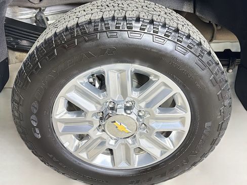 Used 2025 Chevrolet Silverado 2500 High Country w/ Technology Package AWD/4WD image 27