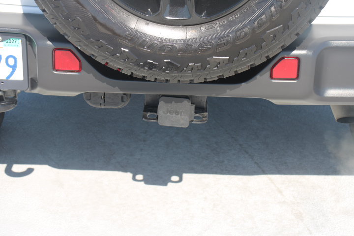 Used 2023 Jeep Wrangler Unlimited Sahara AWD/4WD image 5