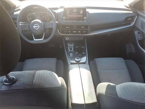 Used 2023 Nissan Rogue SV image 5