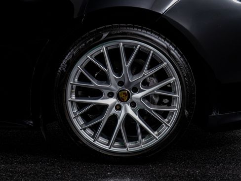 Used 2022 Porsche Panamera 4 Platinum Edition image 17