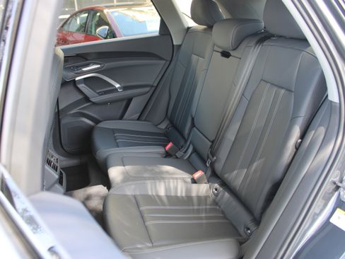 Certified 2025 Audi Q5 Premium w/ Convenience Package image 25
