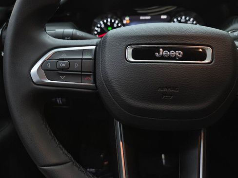Used 2025 Jeep Compass Latitude w/ Altitude Special Edition AWD/4WD image 18
