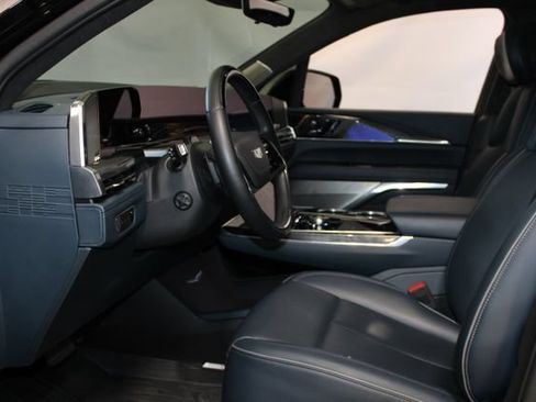 Certified 2025 Cadillac Escalade IQ Sport 2 w/ LPO, ONYX Package AWD/4WD image 7