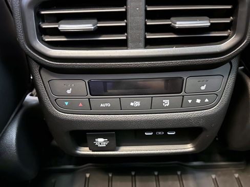 Used 2025 Honda Pilot Elite image 14