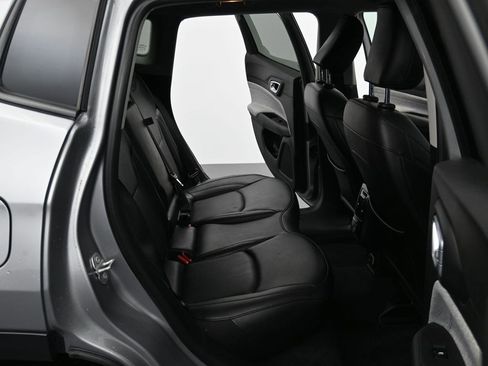 Used 2022 Jeep Compass Latitude image 9