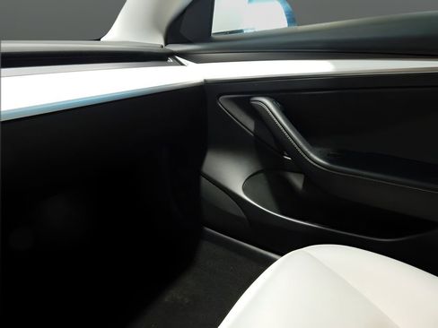 Used 2021 Tesla Model 3 Performance image 27