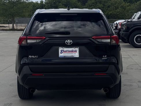 Used 2023 Toyota RAV4 LE image 5