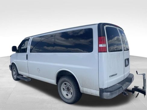 Used 2016 Chevrolet Express 2500 LT w/ LT Preferred Equipment Group RWD image 6