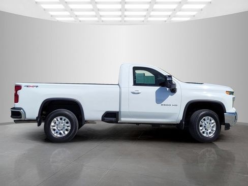 Used 2024 Chevrolet Silverado 2500 LT AWD/4WD image 3