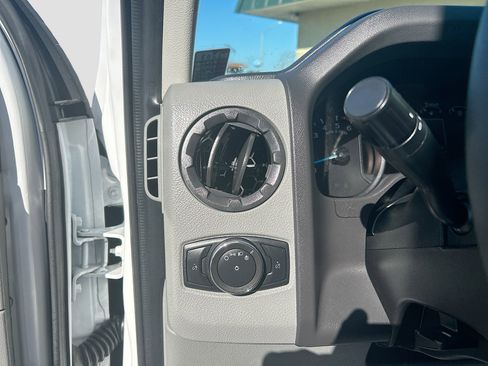 Used 2022 Ford E-350 and Econoline 350 Super Duty image 10