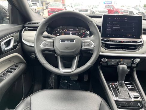 Used 2025 Jeep Compass Limited AWD/4WD image 31