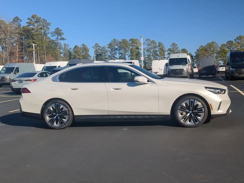 Certified 2025 BMW i5 eDrive40i w/ Premium Package image 10