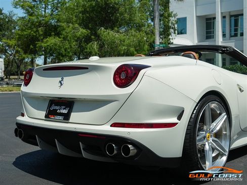 Used 2017 Ferrari California T RWD image 65