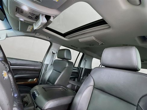 Used 2018 Chevrolet Suburban LT AWD/4WD image 12