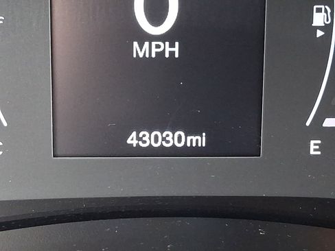 Used 2018 Jeep Renegade Latitude w/ Cold Weather Group AWD/4WD image 18
