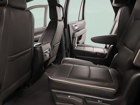 Used 2024 GMC Yukon SLT w/ SLT Luxury Package AWD/4WD image 29