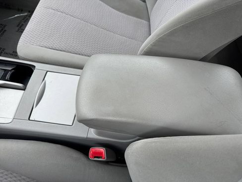 Used 2010 Toyota Camry LE FWD image 28
