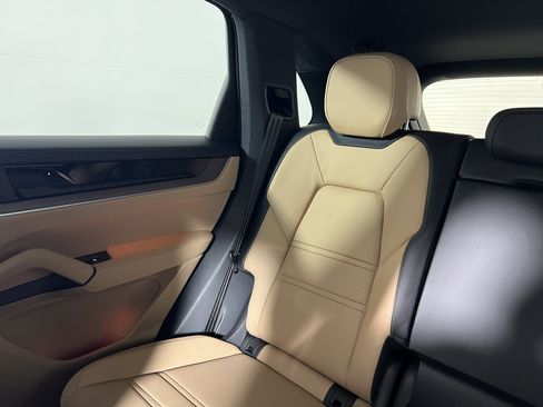 Certified 2025 Porsche Cayenne AWD/4WD image 15