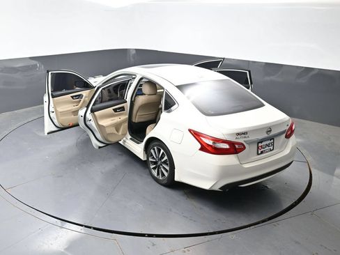 Used 2016 Nissan Altima 2.5 SL w/ 2.5 Technology Package FWD image 60