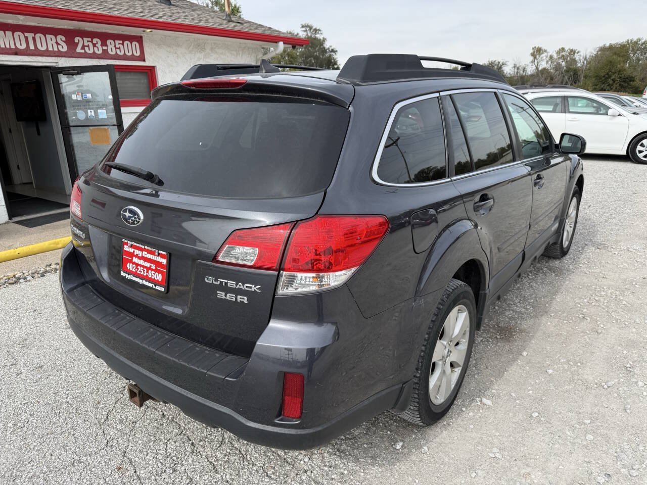 Used 2012 Subaru Outback 3.6R Limited w/ Moonroof Pkg AWD/4WD image 3
