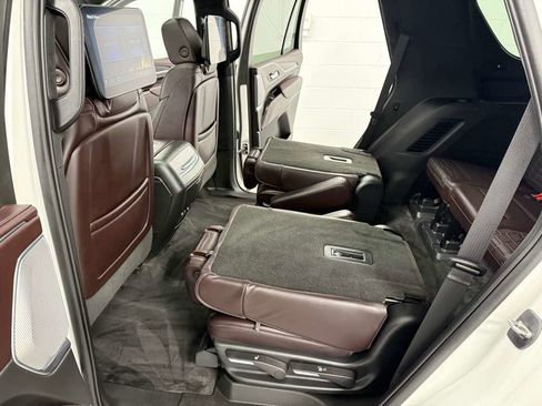 Used 2022 Cadillac Escalade Premium Luxury Platinum image 19