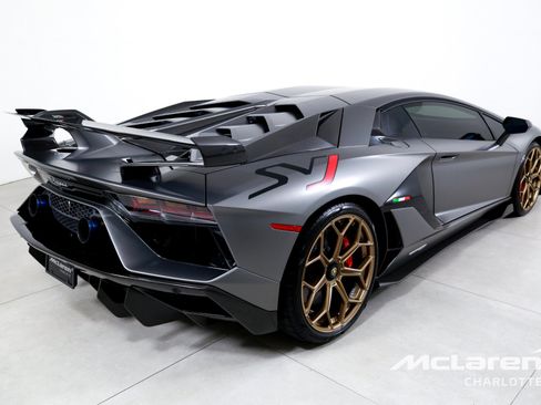 Used 2020 Lamborghini Aventador SVJ AWD/4WD image 9