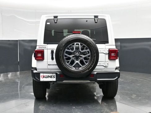 Used 2025 Jeep Wrangler Unlimited Sahara AWD/4WD image 12