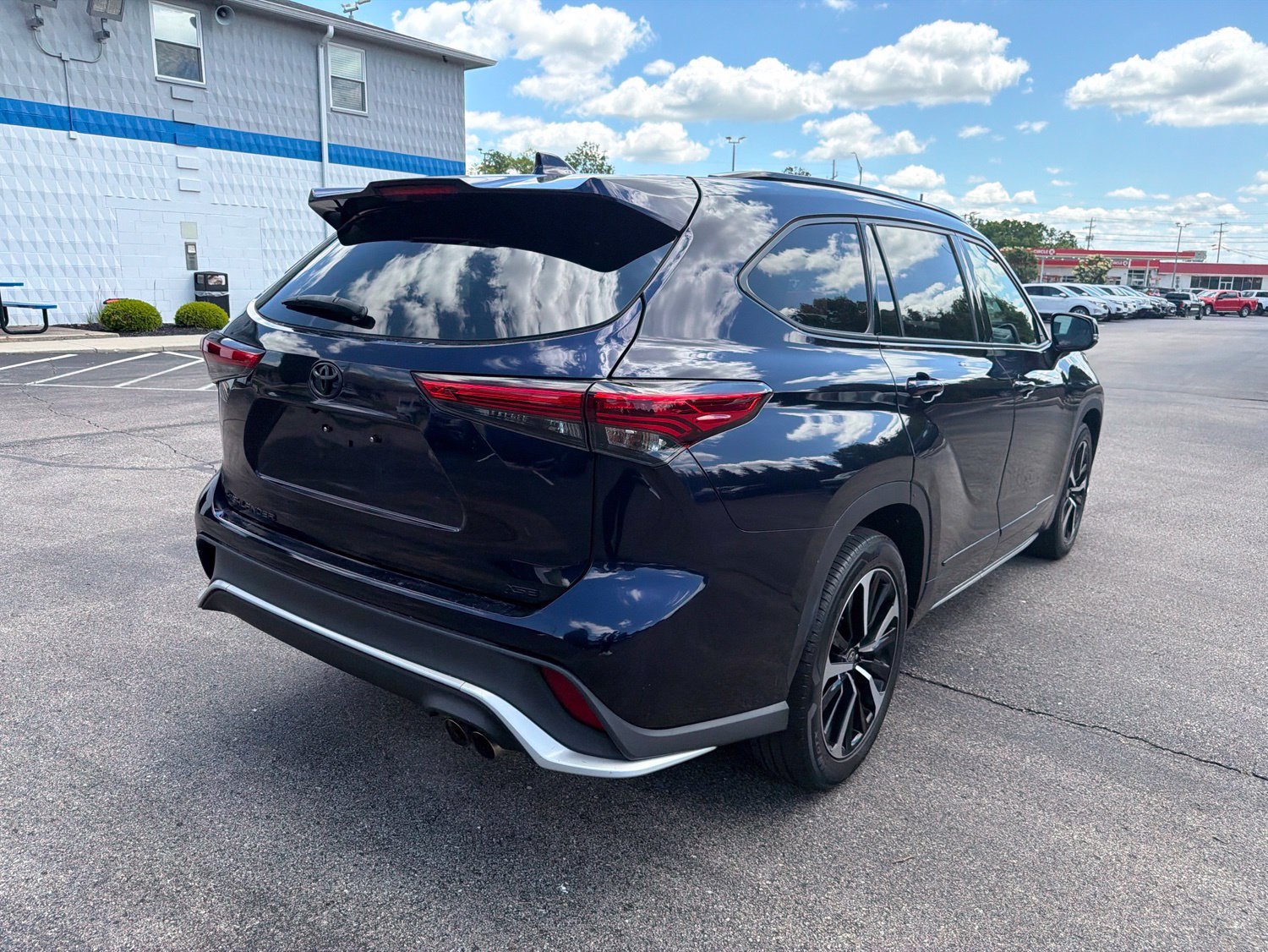 Used 2021 Toyota Highlander XSE FWD image 5