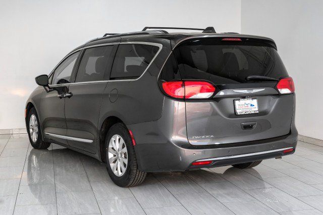 Used 2019 Chrysler Pacifica Touring-L FWD image 8