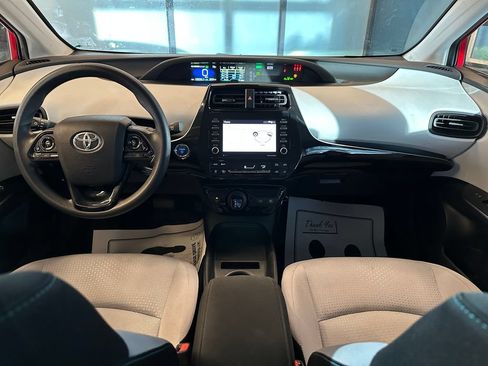 Used 2022 Toyota Prius LE FWD image 9