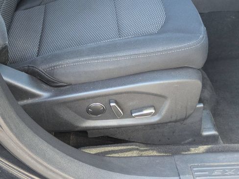 Used 2016 Ford Explorer XLT w/ Equipment Group 201A AWD/4WD image 37