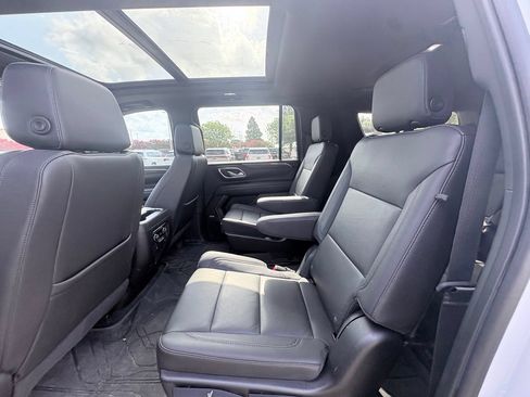 Used 2023 Chevrolet Suburban LT w/ LT Signature Plus Package RWD image 7