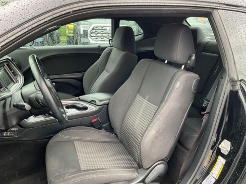 Used 2018 Dodge Challenger SXT RWD image 19