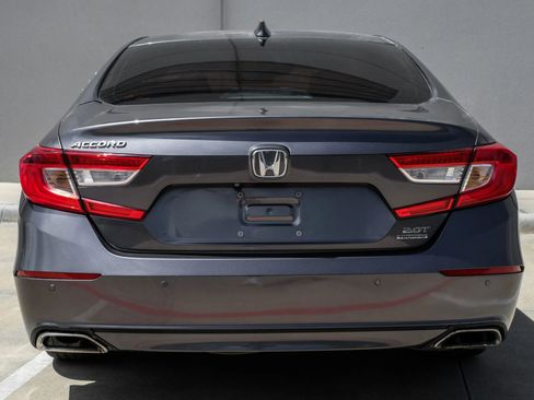 Used 2018 Honda Accord Touring image 9