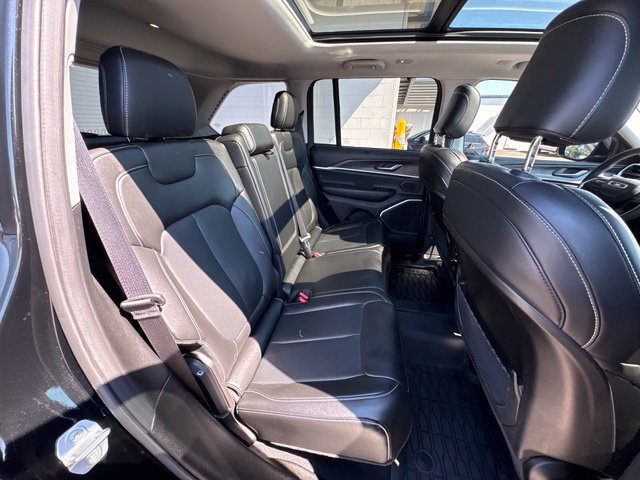 Used 2022 Jeep Grand Cherokee Limited 4xe w/ Luxury Tech Group II AWD/4WD image 35