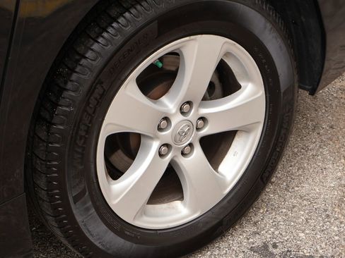 Used 2017 Toyota Sienna L image 35